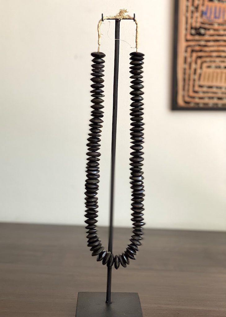 Collar Platillo Negro