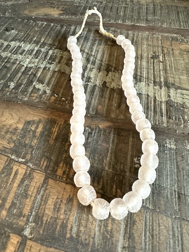 Collar Ghana Nude
